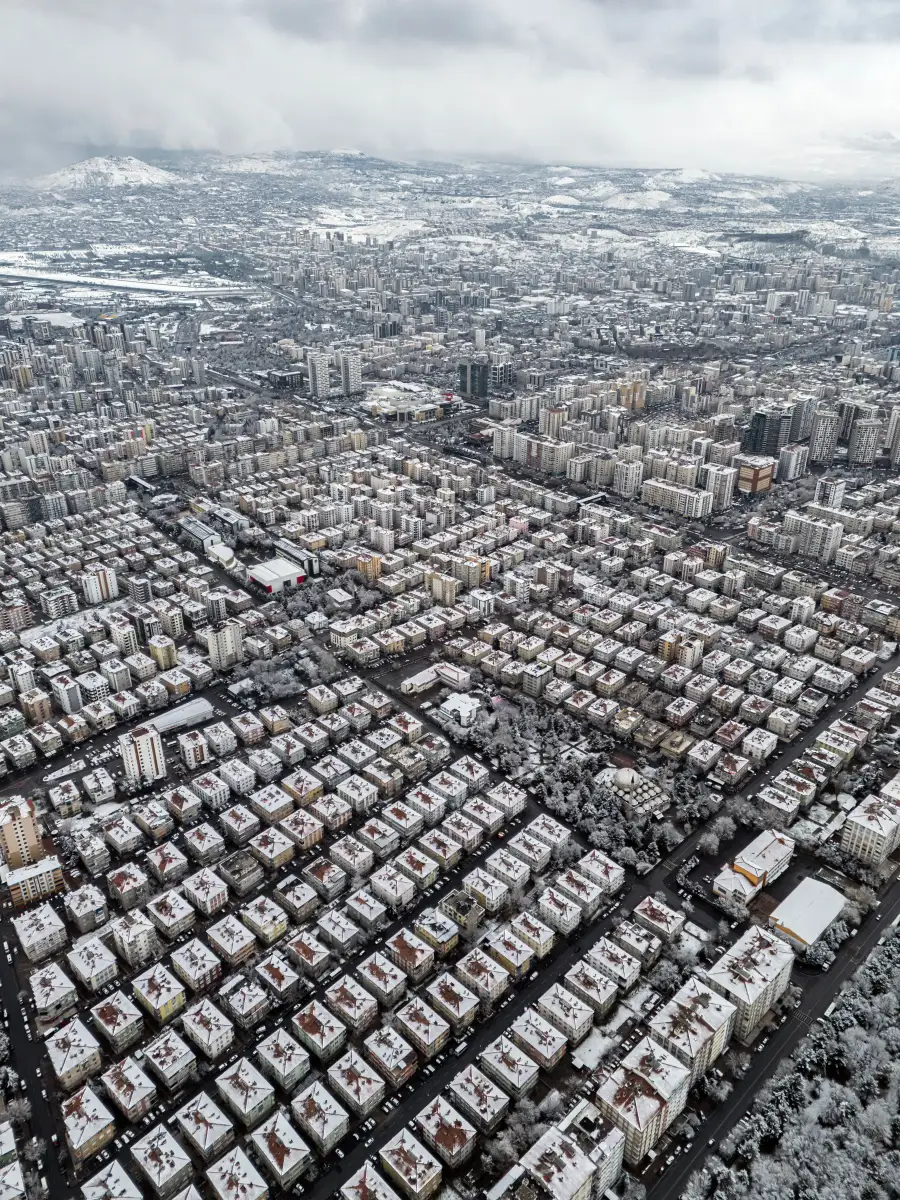 Kışın karla örtülü Kayseri, havadan görünüm